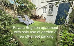 Amazing Apartment, Private Garden, Off Street Parking